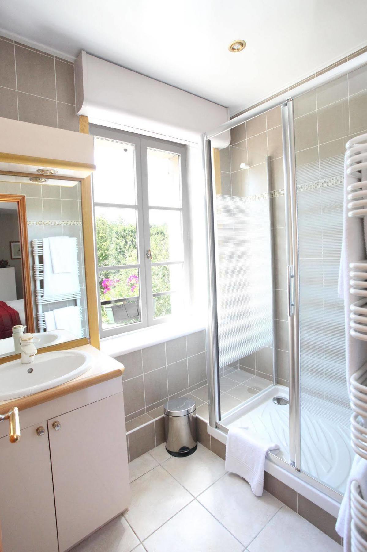 Saint Graal Bed & Breakfast Chamant ภายนอก รูปภาพ