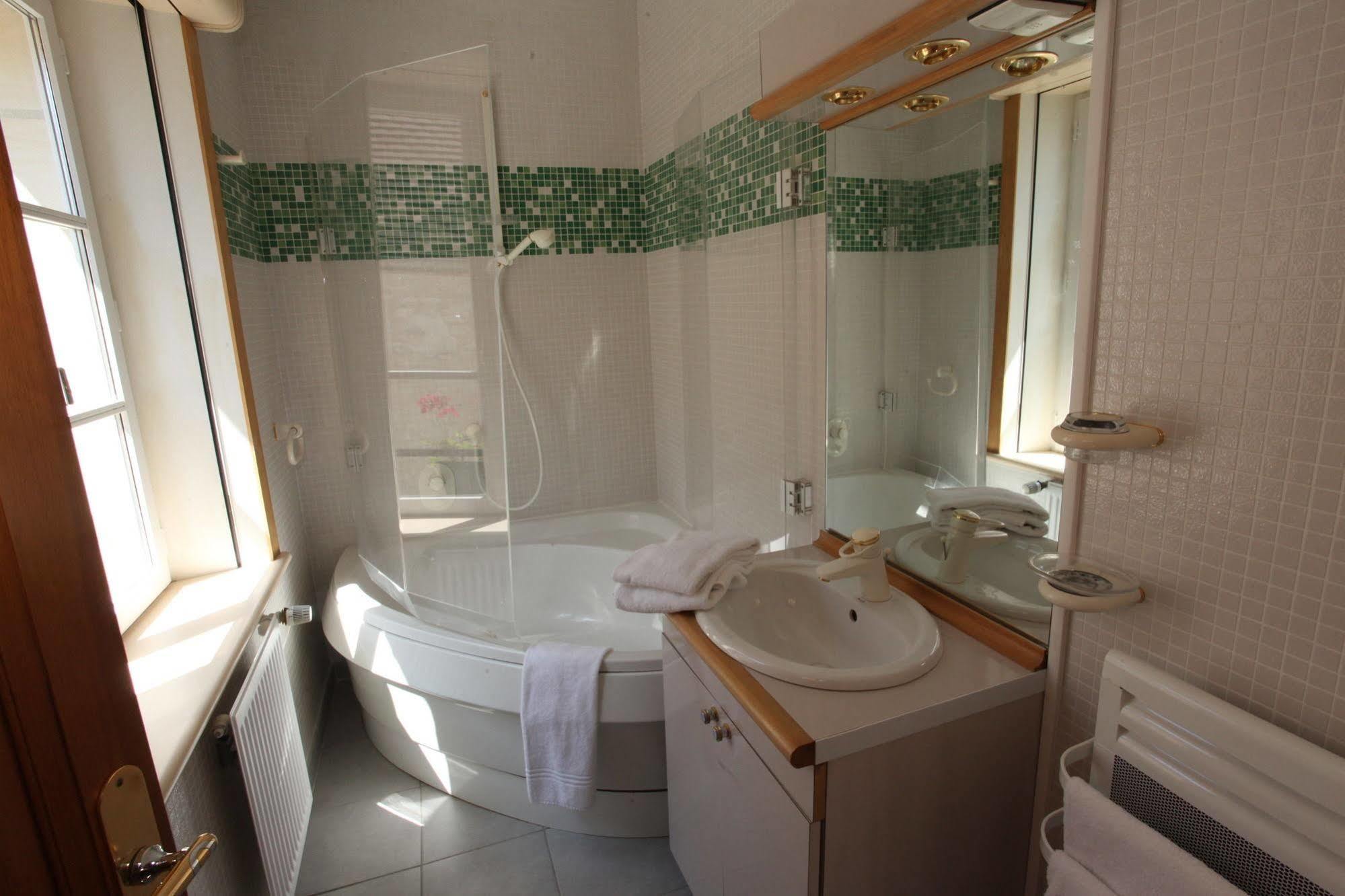 Saint Graal Bed & Breakfast Chamant ภายนอก รูปภาพ