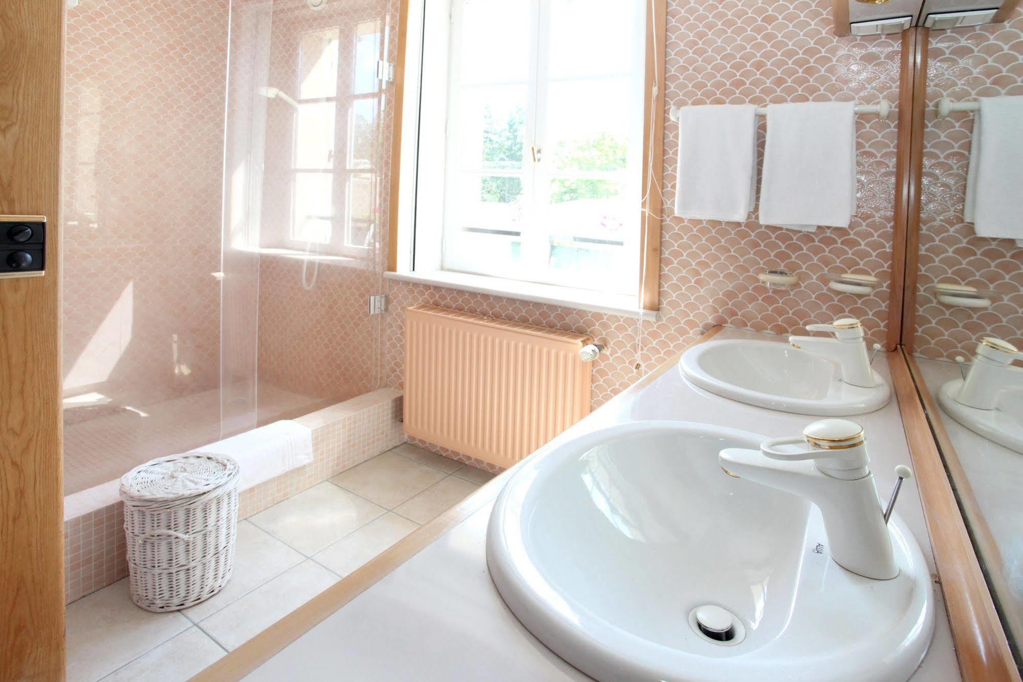 Saint Graal Bed & Breakfast Chamant ภายนอก รูปภาพ