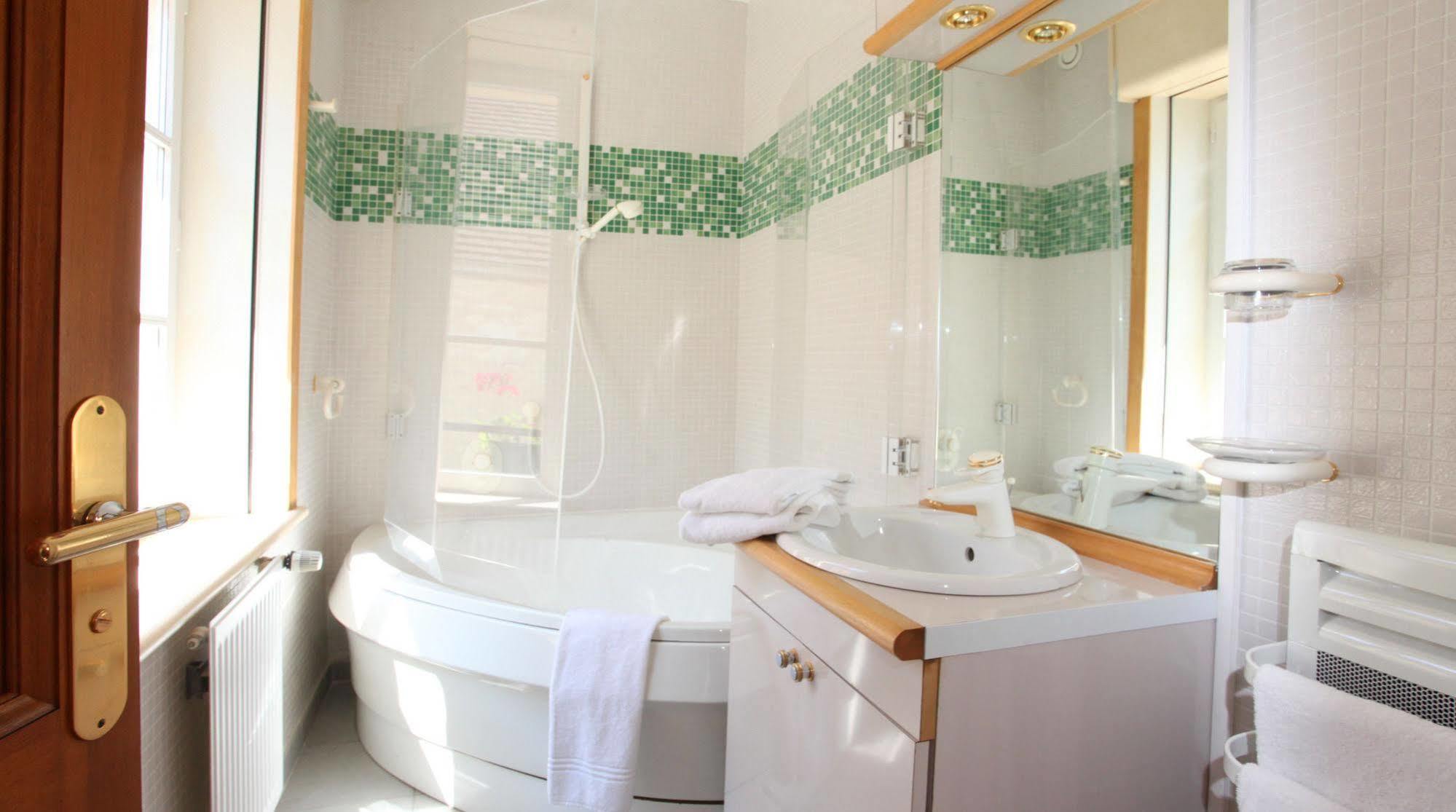 Saint Graal Bed & Breakfast Chamant ภายนอก รูปภาพ