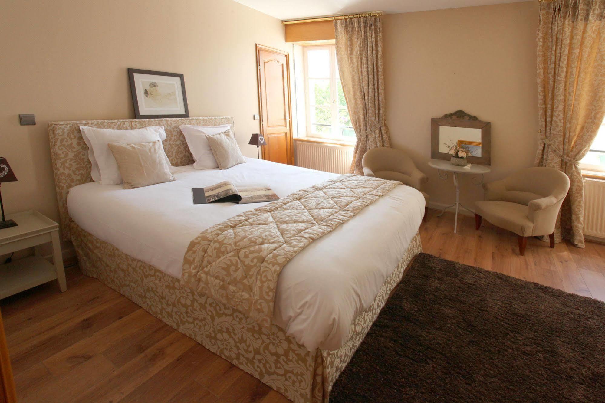 Saint Graal Bed & Breakfast Chamant ภายนอก รูปภาพ
