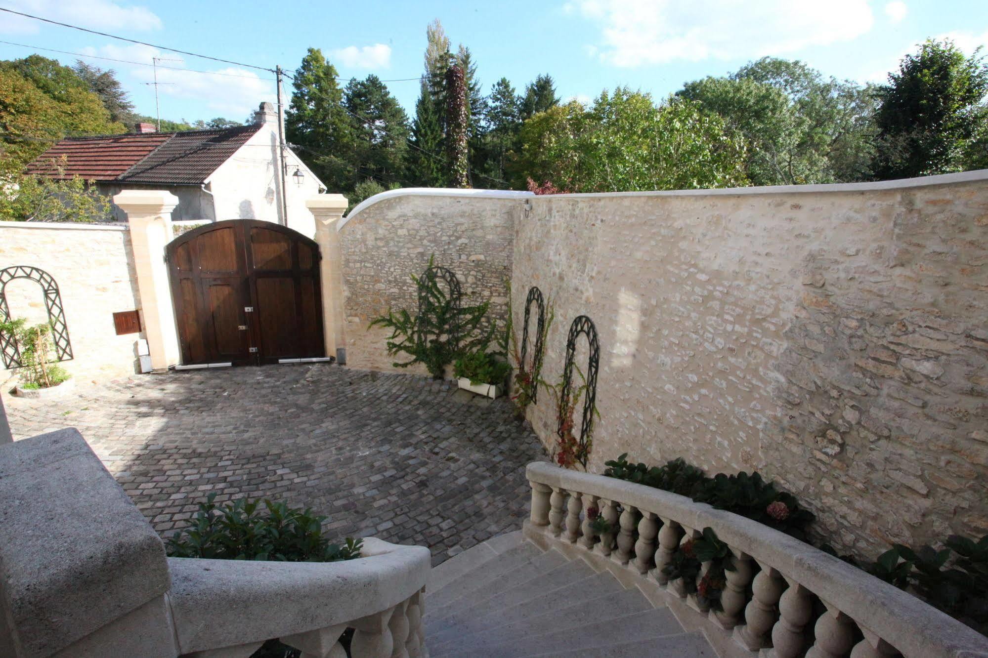 Saint Graal Bed & Breakfast Chamant ภายนอก รูปภาพ