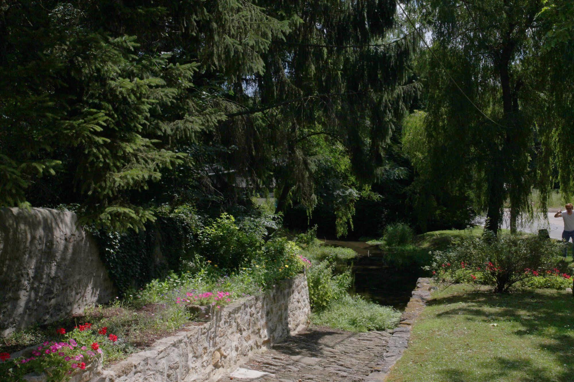Saint Graal Bed & Breakfast Chamant ภายนอก รูปภาพ